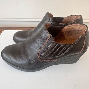 Thom McAn Brown Wedge Shoes size 8.5